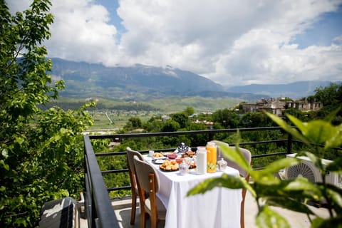 Property building, Nearby landmark, Facade/entrance, Spring, Natural landscape, View (from property/room), Balcony/Terrace, Food and drinks, Dining area, Food, Mountain view
