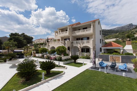 Apartments Villa Nena Apartment in Bol