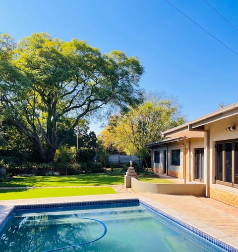 Property building, Garden view, Pool view, Swimming pool