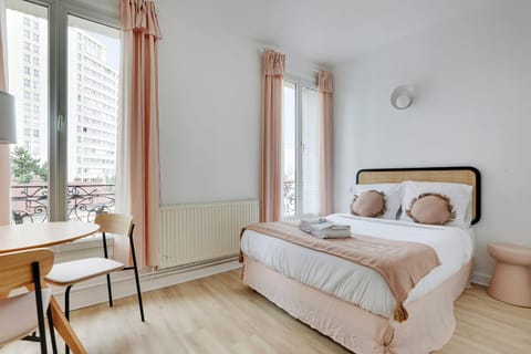 Bed, Photo of the whole room, Bedroom, internet, towels