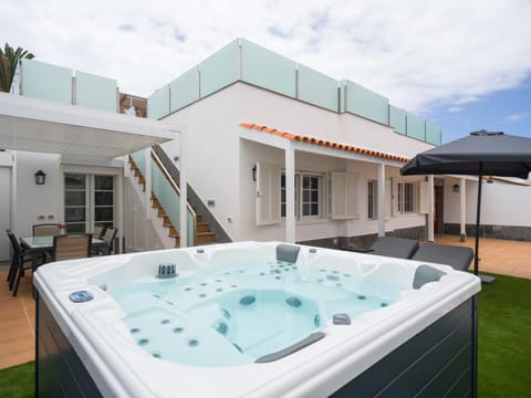 Off site, Hot Tub, Balcony/Terrace