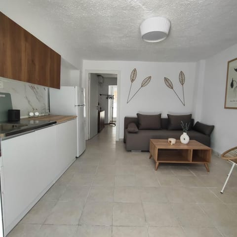 Kitchen or kitchenette, Living room, Seating area