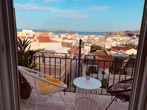 View (from property/room), Balcony/Terrace, City view, Sea view