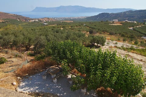Mulberry Hill - amazing panoramic views - Kissamos Apartment in Crete