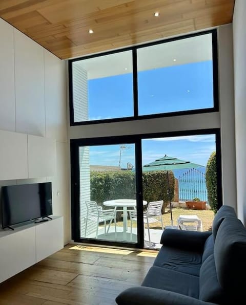 TV and multimedia, View (from property/room), Living room, Sea view