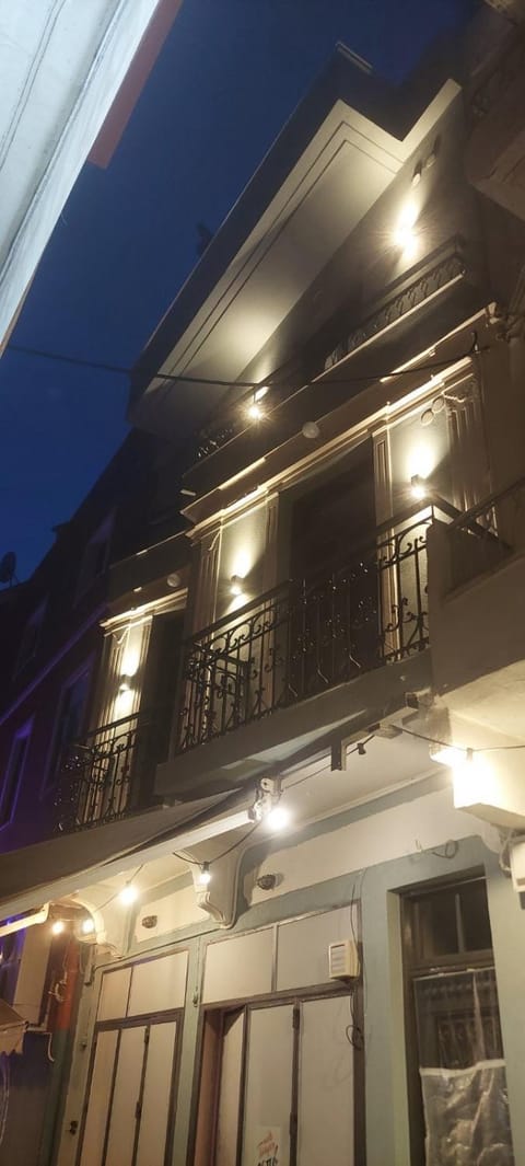 Property building, Night, Balcony/Terrace