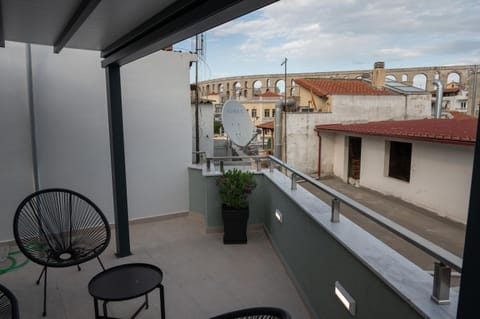 View (from property/room), Balcony/Terrace, City view