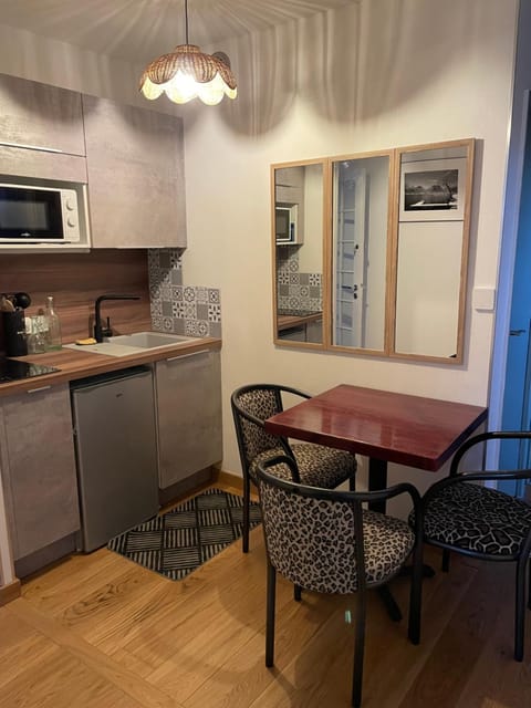 Kitchen or kitchenette, stove