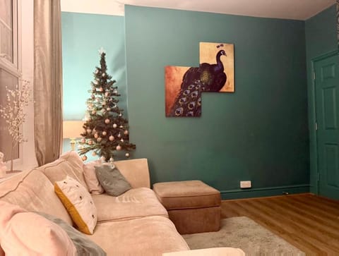 The Rose- Grd Floor, 2-5 Beds, SmartTV, Uni, Tram, M250 Fibre Apartment in Nottingham