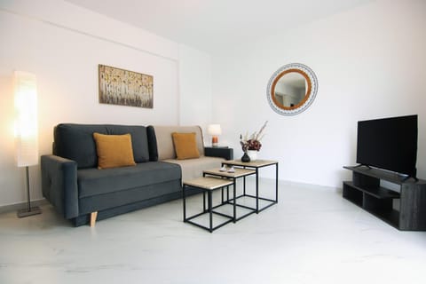 Communal lounge/ TV room, TV and multimedia, Living room, Seating area, Evening entertainment