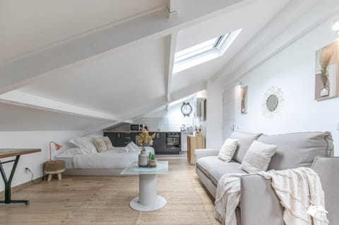 Bed, Living room, Photo of the whole room