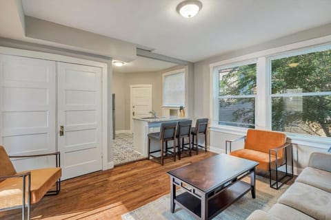 Beautiful Tower Grove Unit Recently Renovated 2S House in Tower Grove South