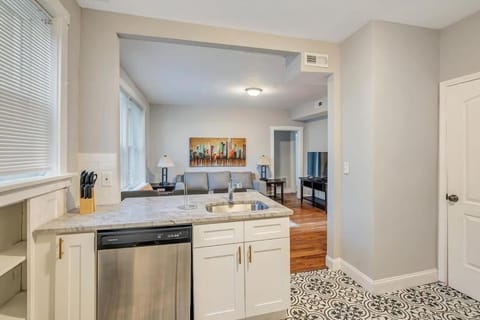 Beautiful Tower Grove Unit Recently Renovated 2S House in Tower Grove South