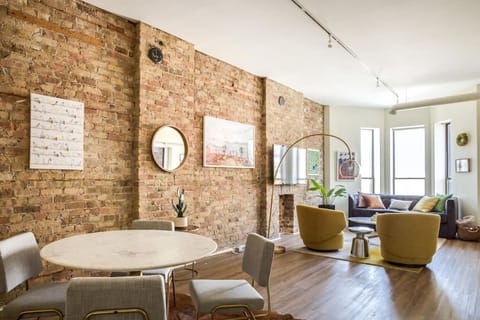 Beautifully Remodeled Third Floor Flat in River North - 3N Apartment in Chicago