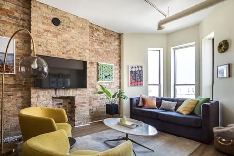 Beautifully Remodeled Third Floor Flat in River North - 3N Apartment in Chicago