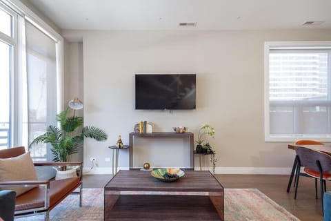 Breathtaking CHI unit in River North with Rooftop Deck - Penthouse A - Sleeps 11 House in Chicago