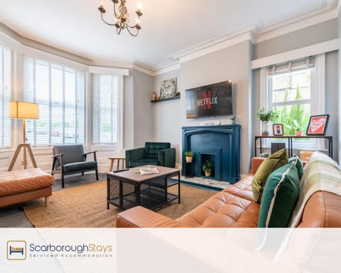 TV and multimedia, Living room, Seating area, Evening entertainment