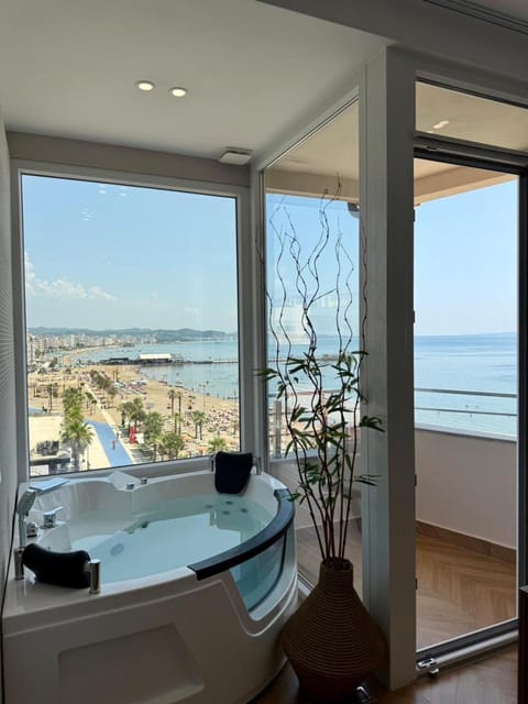 Sea view, Bath