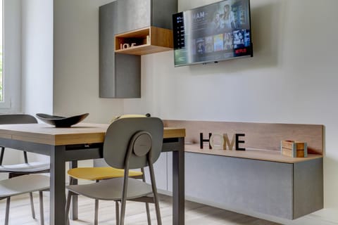 TV and multimedia, Dining area