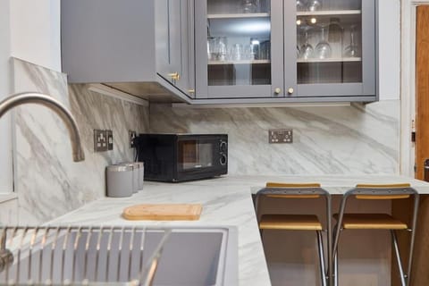 Flat 5 Minutes From The Beach - Street Parking Apartment in Whitley Bay