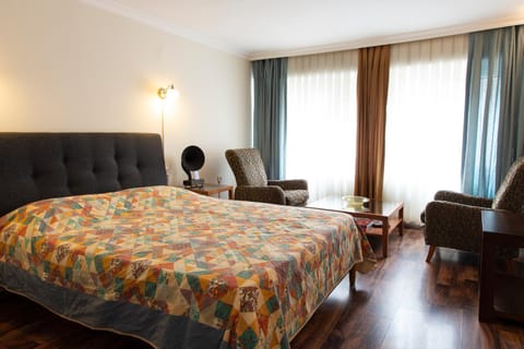 Bed, Seating area, Bedroom