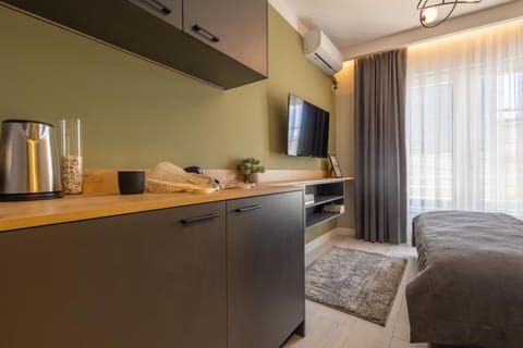 TV and multimedia, Kitchen or kitchenette, Photo of the whole room, Bedroom, minibar