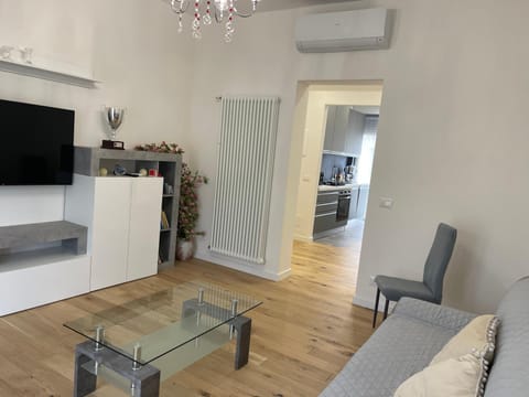 Communal lounge/ TV room, TV and multimedia, Kitchen or kitchenette, Living room, Seating area, Dining area, Evening entertainment, minibar, oven, pet friendly, stove