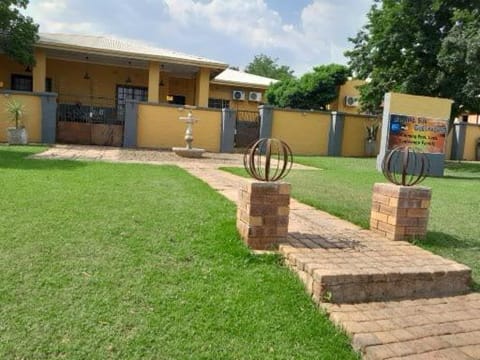 Property building, Patio, Day, Garden, Garden view