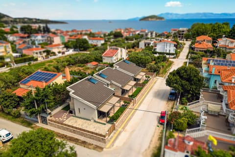 Property building, Day, Neighbourhood, Bird's eye view, Beach, Sea view, Street view, Location, Parking