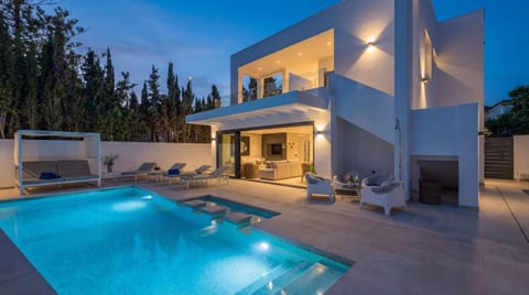 Property building, Swimming pool