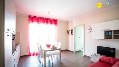 Kitchen or kitchenette, Living room, Seating area