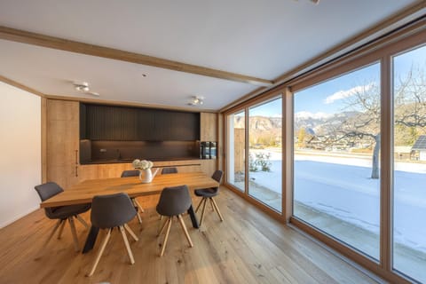 Dining area, Mountain view, kitchen