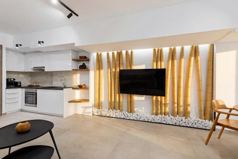 Communal lounge/ TV room, Kitchen or kitchenette, Living room