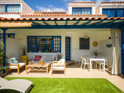 Property building, Off site, Garden, Balcony/Terrace, Dining area, sunbed