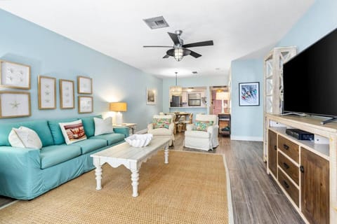 Island Time Oasis Pool Walk to Beach and Balcony House in Daytona Beach Shores