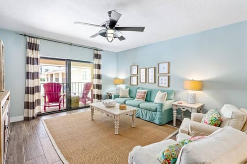 Island Time Oasis Pool Walk to Beach and Balcony House in Daytona Beach Shores