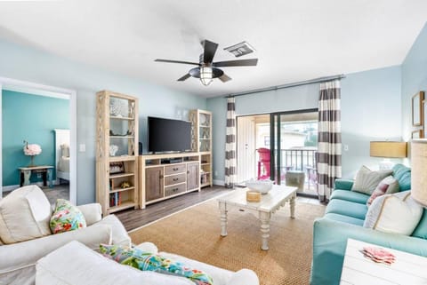 Island Time Oasis Pool Walk to Beach and Balcony House in Daytona Beach Shores