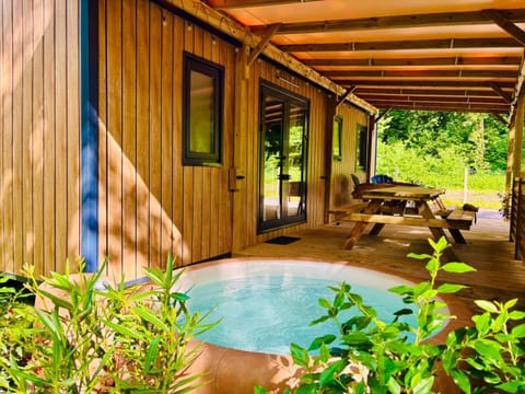 Camping le Pré des Moines Campground/ 
RV Resort in Île-de-France