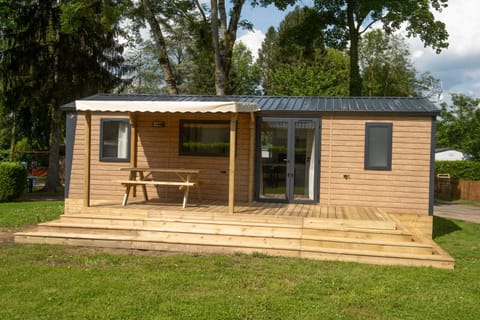 Camping le Pré des Moines Campground/ 
RV Resort in Île-de-France