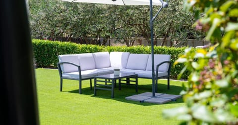 Spring, Day, Garden, Seating area, Garden view