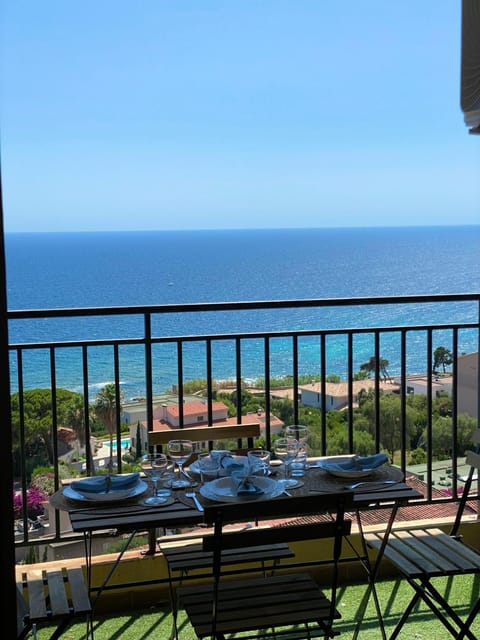 Day, Natural landscape, View (from property/room), Balcony/Terrace, Dining area, Sea view