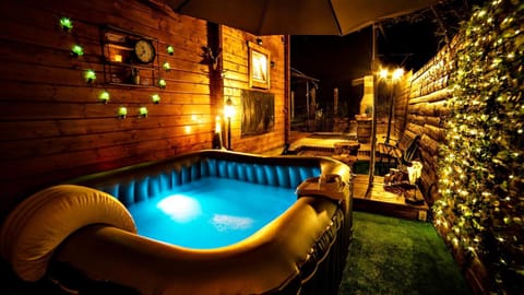 Property building, Patio, Night, Natural landscape, BBQ facilities, Garden, Hot Tub, View (from property/room), Balcony/Terrace, Lounge or bar, Spa and wellness centre/facilities, Decorative detail, Decorative detail, Logo/Certificate/Sign, Garden view, Lake view, Mountain view, Certificate/Award, Parking, concierge, furniture, internet, sunbed, toaster, kitchen, air conditioner