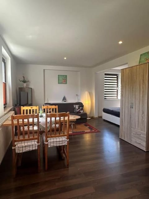 TV and multimedia, Photo of the whole room, Seating area, Dining area, wardrobe