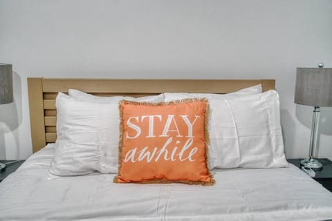 New 3b House in Saugerties Village 4 mins to HITs House in Saugerties