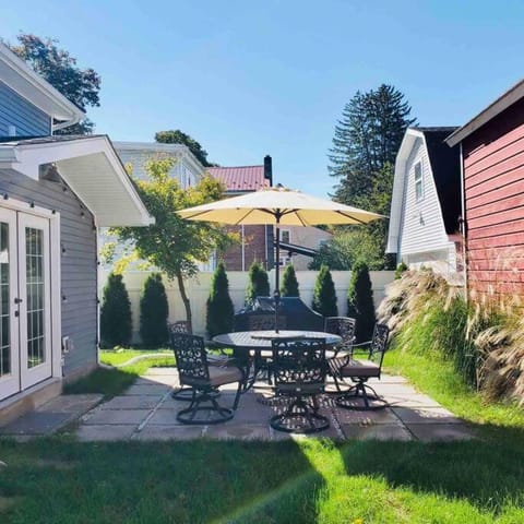 New 3b House in Saugerties Village 4 mins to HITs House in Saugerties