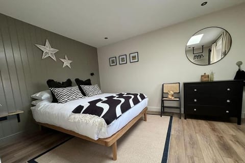 Bed, Decorative detail, Bedroom