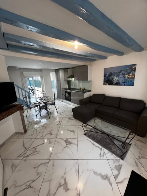 Maison de ville avec terrasse Apartment in Bourges