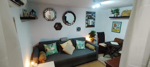 Seating area, air conditioner