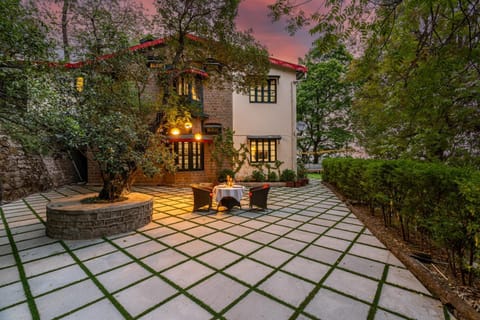 Property building, Staff, Restaurant/places to eat, Facade/entrance, Spring, Day, Natural landscape, Children play ground, Garden, Living room, Seating area, Dining area, Garden view, Breakfast, children, young children, older children, group of guests, air conditioner