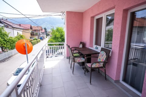 Balcony/Terrace, Mountain view